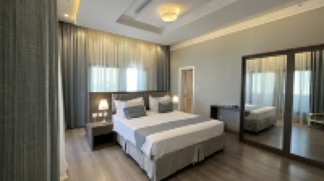 فندق لورين الكورنيش Hotels near Seafront Sitting Area