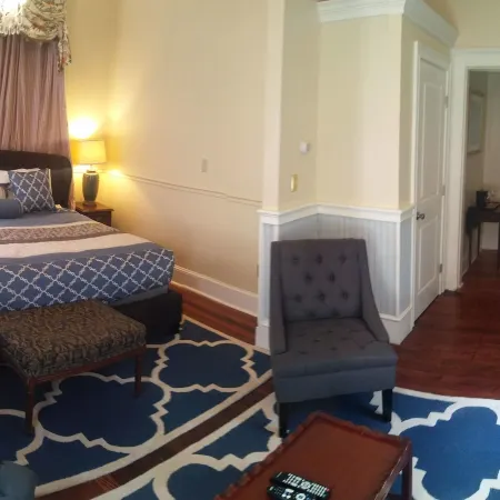 Bellevue Manor