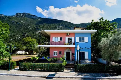Tsertos Apartments Hôtels à : Karavomilos