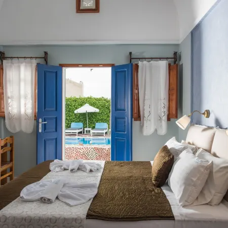 Anezina Villas Отели рядом с достопримечательностью «Пляж Перисса»