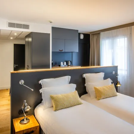 Best Western Plus Suitcase Paris la Defense