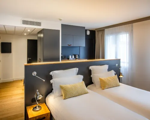 ベストウェスタン プラス スーツケース パリ ラデファンス アニエール・シュル・セーヌのホテル