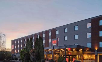 Radisson Red Gatwick Airport