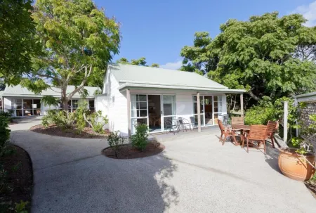 Pauanui Pines Motor Lodge Отели в г. Пауануй