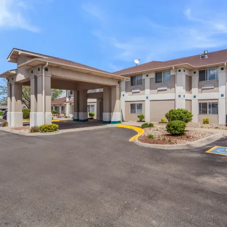 Quality Inn & Suites Omaha Chalco