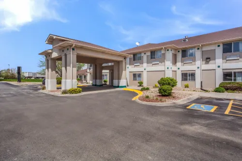 Quality Inn & Suites Omaha Chalco