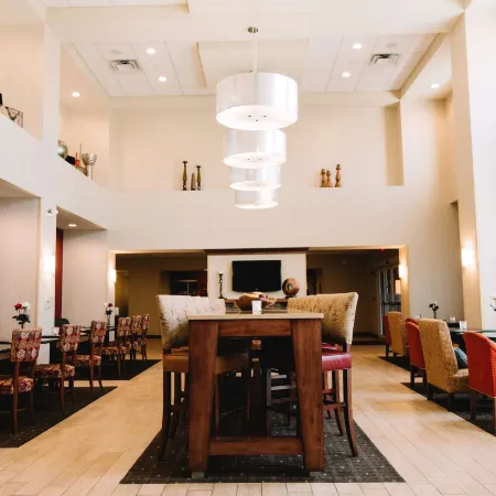 Hampton Inn & Suites Minot Airport
