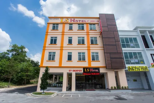LS Hotel - Airport Shuttle