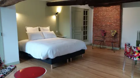 Les Demeures de Valette Отели в г. Дё-Севр