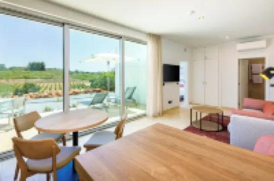 Quinta Dos Vales Wine Estate