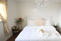 Villa Sierra Hotels near Sonora Plaza Shopping Center