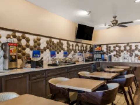 Best Western Topeka Inn  Suites トピーカのホテル