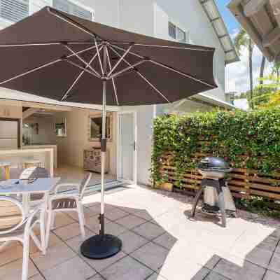 Noosa Entrance Waterfront Resort Hotel Exterior