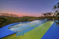 Jungles Edge Hotel, Jiu Jitsu, Muay Thai Retreat Center Hotels in Nosara