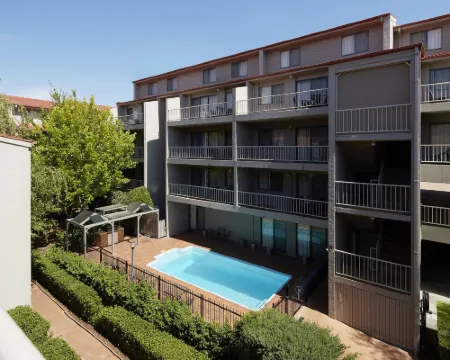 Pinnacle Apartments Hotels in Griffith
