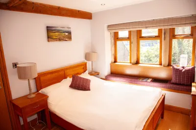 Rooms at the Nook Hotel in zona Honley Wood