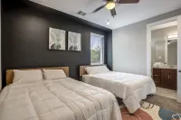 Spacious 3 Bed House Near MD Anderson - Bed and Breakfasts