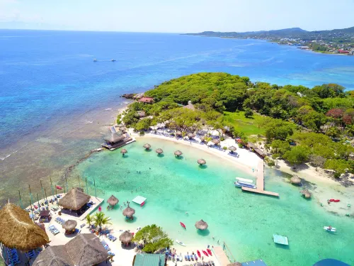 Clarion Suites Roatan at Pineapple Villas Hotels in Pristine Bay