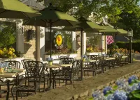 인 온 더 스퀘어 팰머스