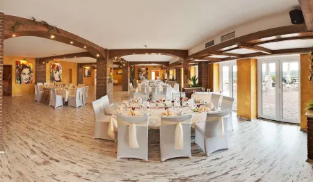 Bernsteinsee Hotel Отели в г. Нетгау