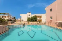 Thelèsi Apartments, 100m from the Beach