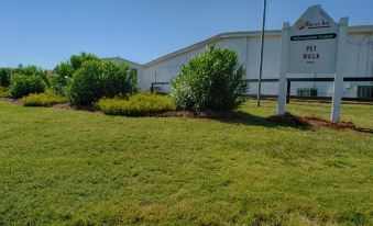 Relax Inn Perry National Fairgrounds Area I-75