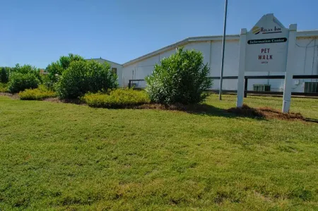 Relax Inn Perry National Fairgrounds Area I-75