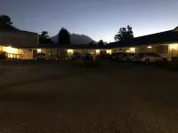 High Peaks Hotel - parking
