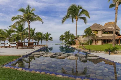Las Palmas Luxury Villas فنادق في زيهواتانيجو دي أزويتا
