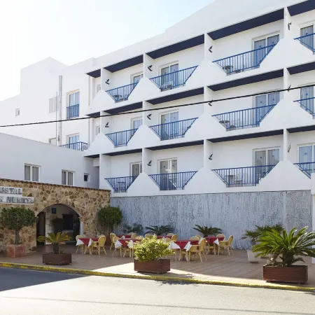 Hostal Mar y Huerta Отели рядом с достопримечательностью «Пристань для яхт Санта-Эулалия»