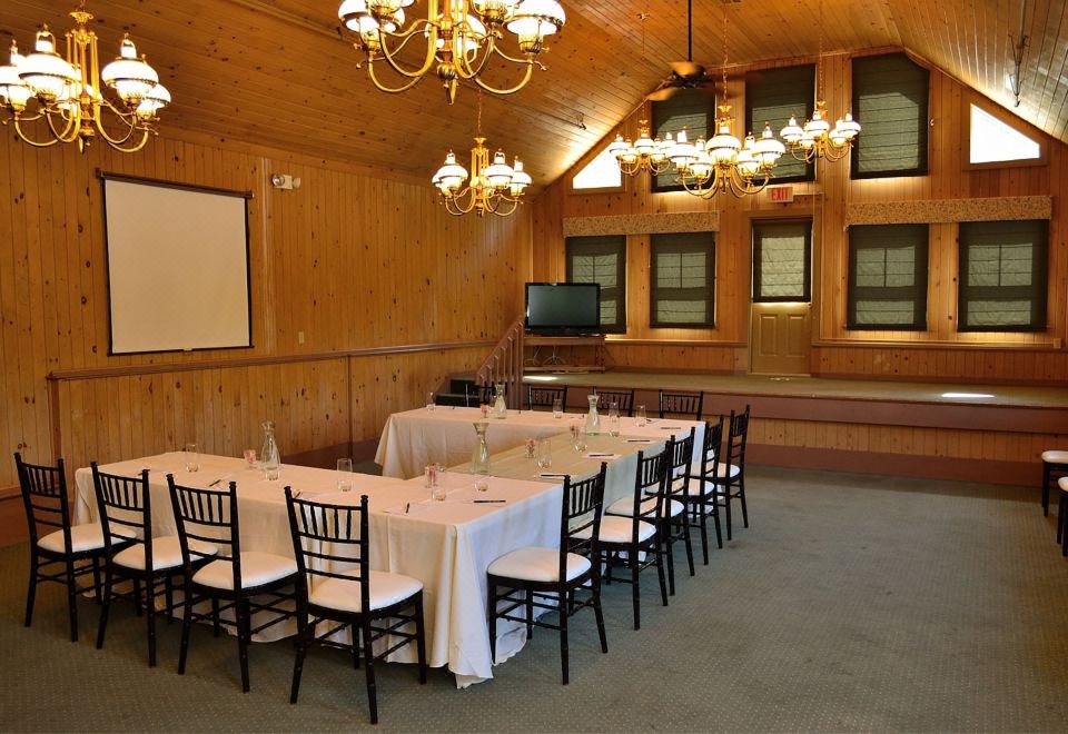 Eagle Mountain House and Golf Club Over view