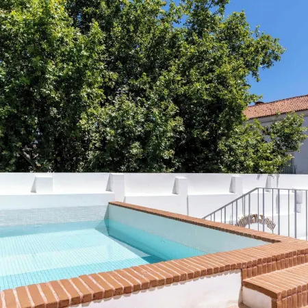 Limehome Evora Largo Dos Penedos