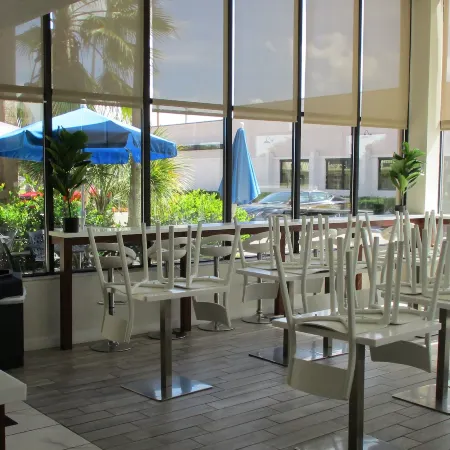 Quality Inn & Suites Kissimmee by the Lake Отели рядом с достопримечательностью «Селебрейшн»