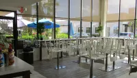 Quality Inn & Suites Kissimmee by the Lake - Ramah keluarga