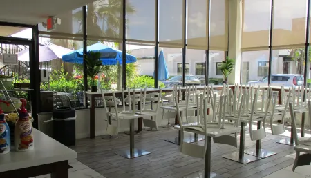 Quality Inn & Suites Kissimmee by the Lake Отели в г. Осеола