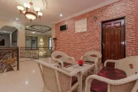 RedDoorz Plus Near Pantai Malalayang Manado Hotels in Malalayang