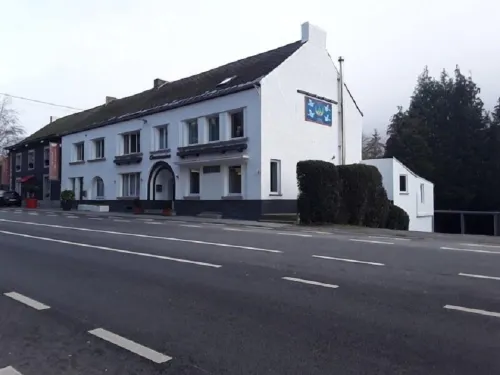 Le Chanteraine Hotels in Anhee