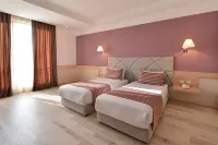 Te Stela Resort & Spa - Pools