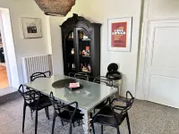 Charming house of 280m2 with heated swimming pool ... Hotels in Lucon