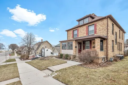 Lakeview Loft - Just opened up for July!