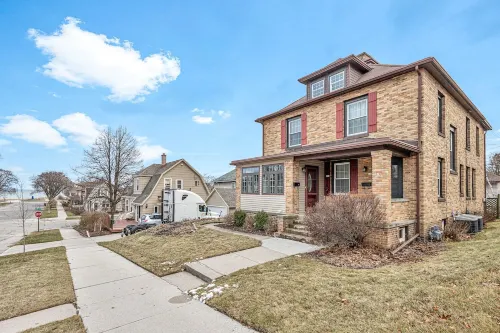 Lakeview Loft - Just opened up for July!