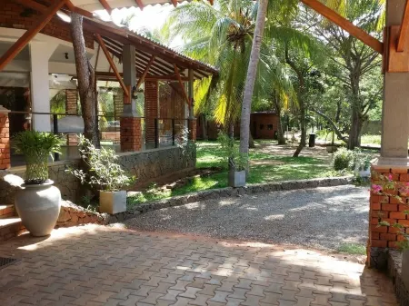 Hotel Araliya Отели рядом с достопримечательностью «Kossakandha Raja Maha Viharaya»