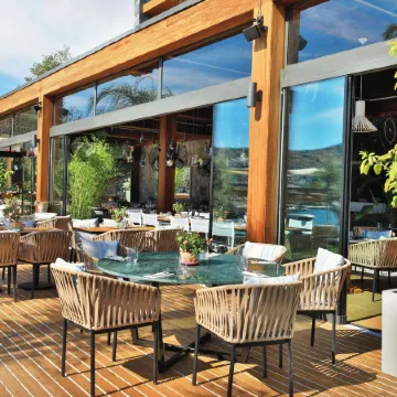 Mare Deluxe Residences & Villas