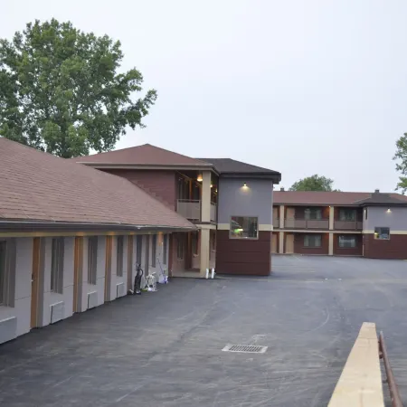 Aarya Hotel by Niagara Fashion Outlets