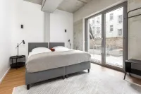 Global Living I The Graf - East Side Gallery