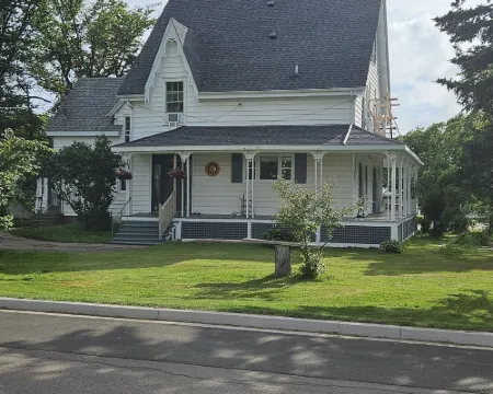 Sunflower Guest Suites Hotels in Summerside