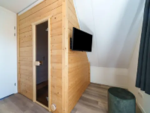 ナイス ホリデー ホーム ウィズ サウナ ニア ア レイク