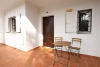 1 Bed-4 Guests-AirCon-Parking-Golf