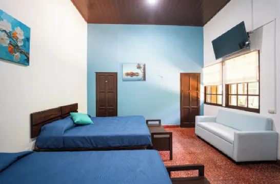 503 Casa Hostal Отели рядом с достопримечательностью «Military Museum of the Armed Forces of El Salvador»