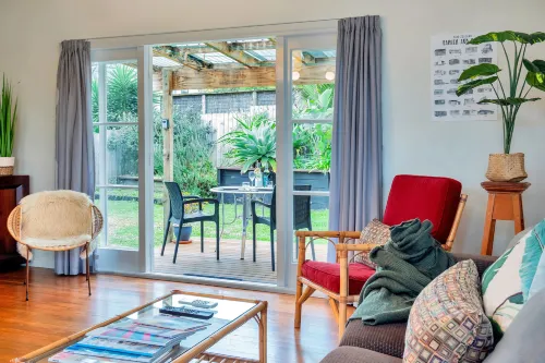 Sunny Grey Lynn Holiday Home - Bungalows